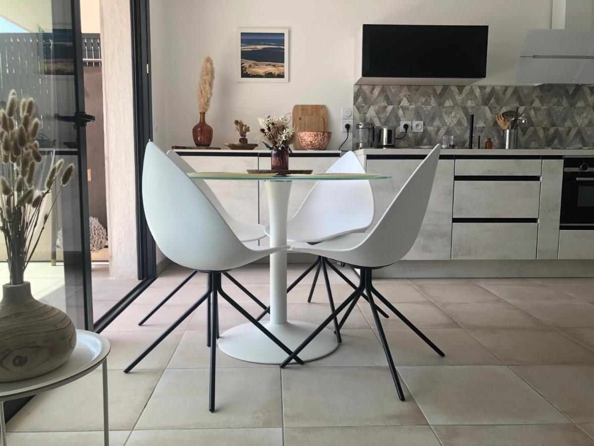 Appartement Superbe T2 Avec Piscine Et Vue Mer Fréjus