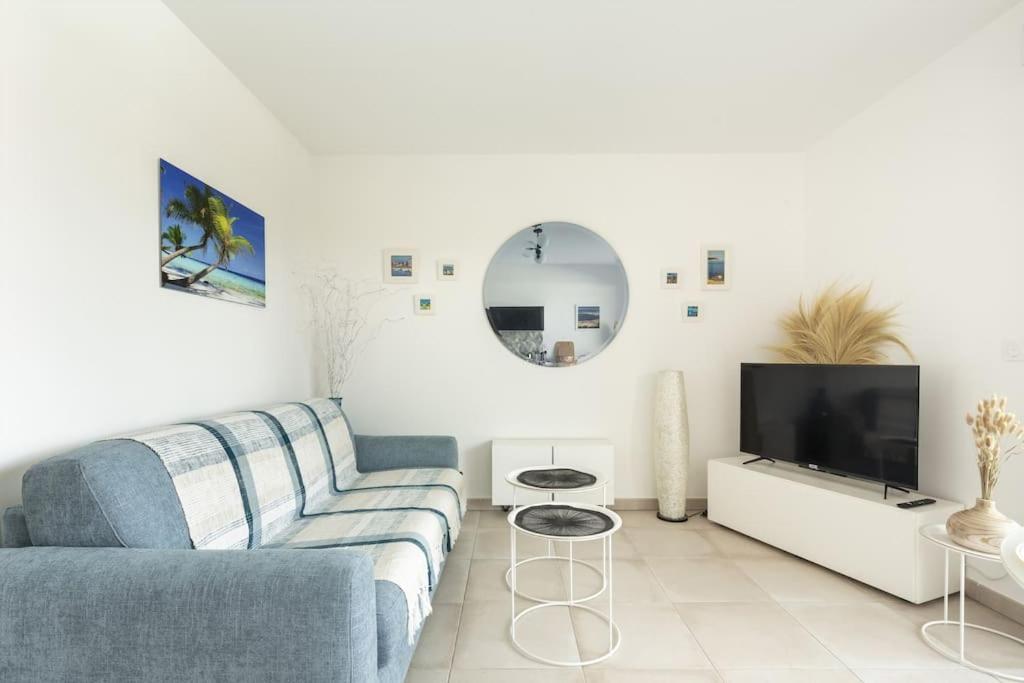 Superbe T2 Avec Piscine Et Vue Mer Appartement