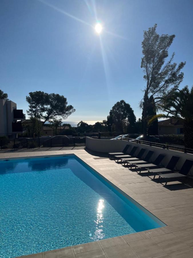 Appartement Superbe T2 Avec Piscine Et Vue Mer Fréjus