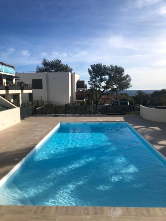 Superbe T2 Avec Piscine Et Vue Mer * Fréjus