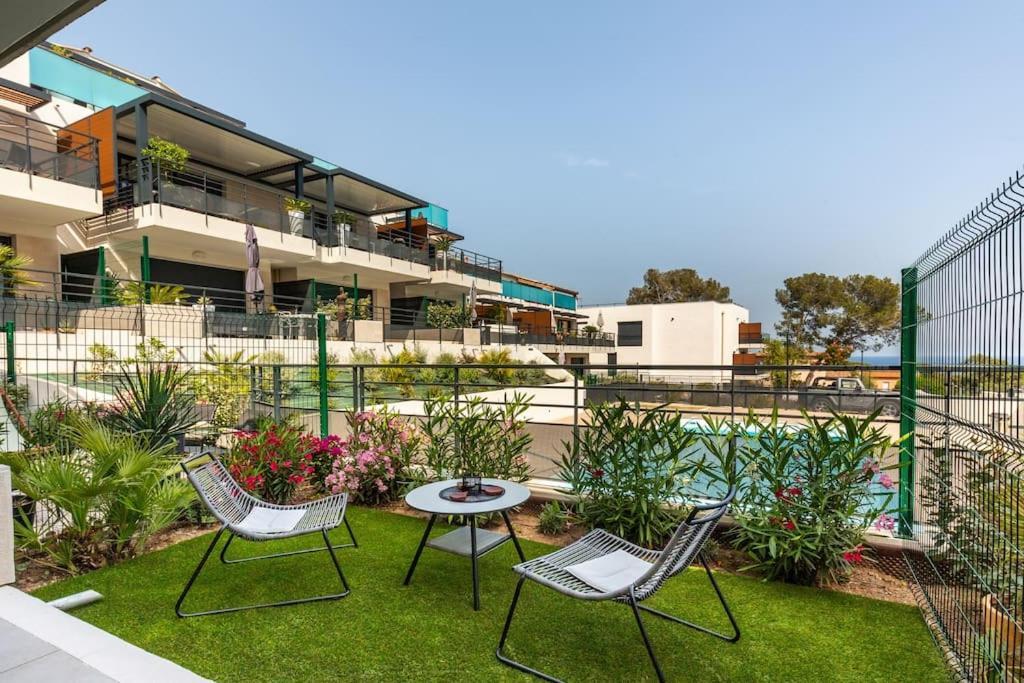 Superbe T2 Avec Piscine Et Vue Mer