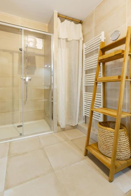 Appartement Superbe T2 Avec Piscine Et Vue Mer *